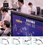 La sesión arranca con euforia en los mercados asiáticos. En la foto podemos observar la evolución de la bolsa (Ibex, Euro Stoxx, Nikkei y Dow Jones respectivamente) durante el pasado 15 de diciempre de 2003.