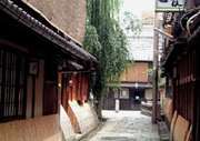 Gion, en Kyoto, prefectura famosa por sus okiyas, geishas y sus casa de té.