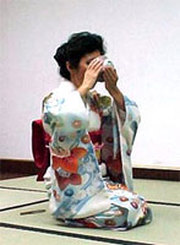 La Ceremonia del Té es uno de los rituales más típicos de Japón. En ella se manifiestan los cuatro pilares de su cultura como son Wa (Armonía), Key (Respeto), Sei (Pureza) y Djaku (Calma y tranquilidad).