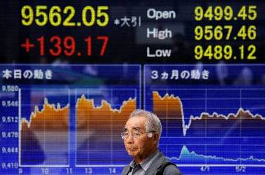 Bolsa de Tokio pierde al cierre 1,69% por temores políticos y económicos
