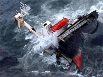 Al menos cinco muertos y dos desaparecidos en naufragio de barco